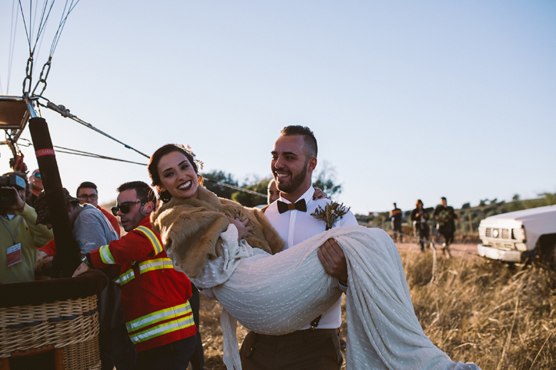 Hot air ballon destination wedding in Portugal
