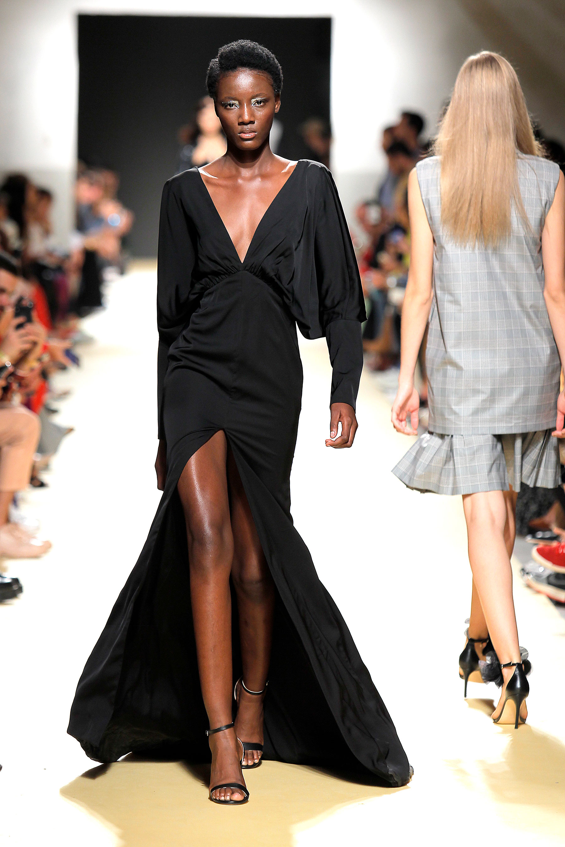 vestidos de noiva pretos: as sugestões da Lisboa Fashion Week 2019